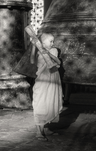 98- Mingun Bell BW