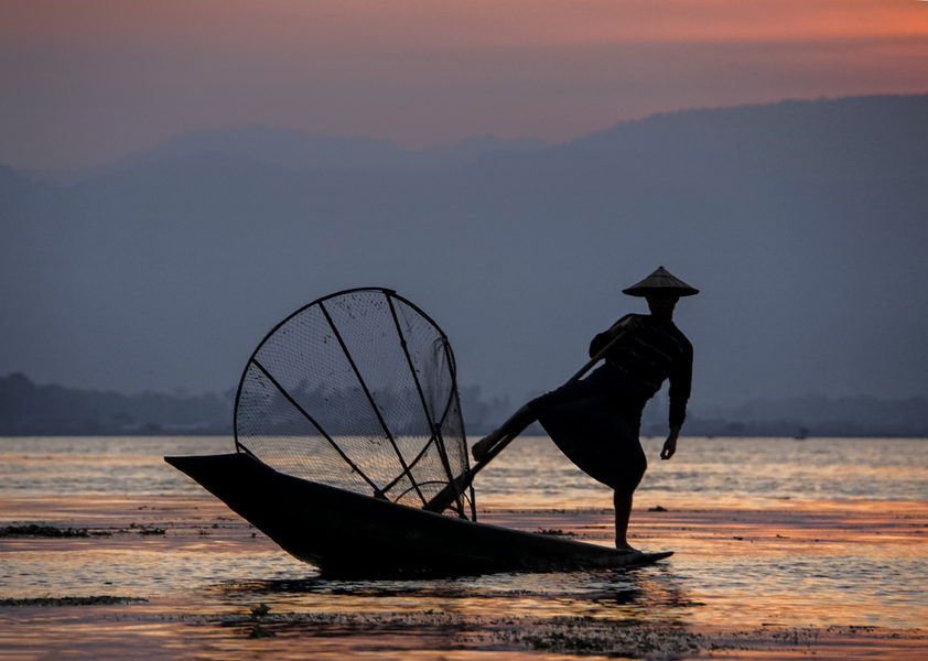 44- Inle Lake Sunset Fisherman