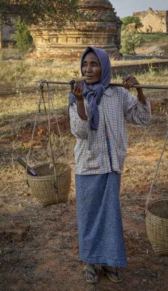 185- Minnanthu Village Woman